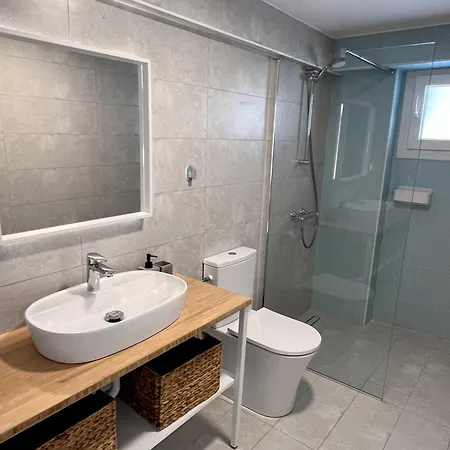 Minimalist Seaside With Private Patio And Parking - Blue Zone Homes *