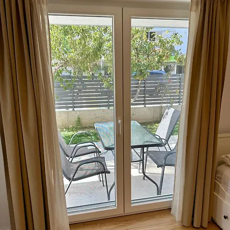 Minimalist Seaside With Private Patio And Parking - Blue Zone Homes Semesterbostad *