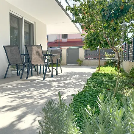 Сasa de vacaciones Minimalist Seaside With Private Patio And Parking - Blue Zone Homes