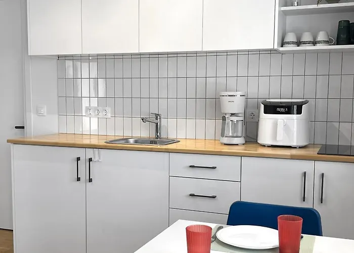 Minimalist Seaside With Private Patio And Parking - Blue Zone Homes * Olympiakí Aktí