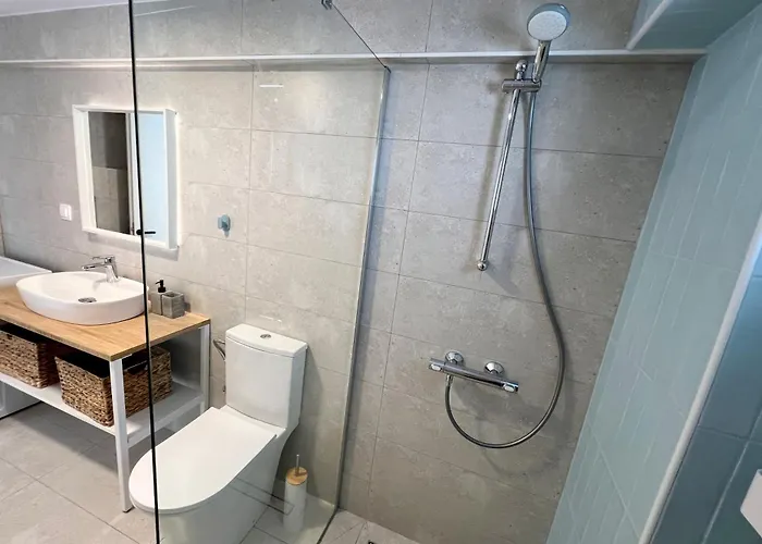 Minimalist Seaside With Private Patio And Parking - Blue Zone Homes